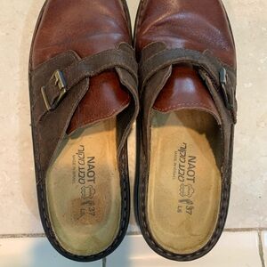 NAOT clogs one small spot on toe